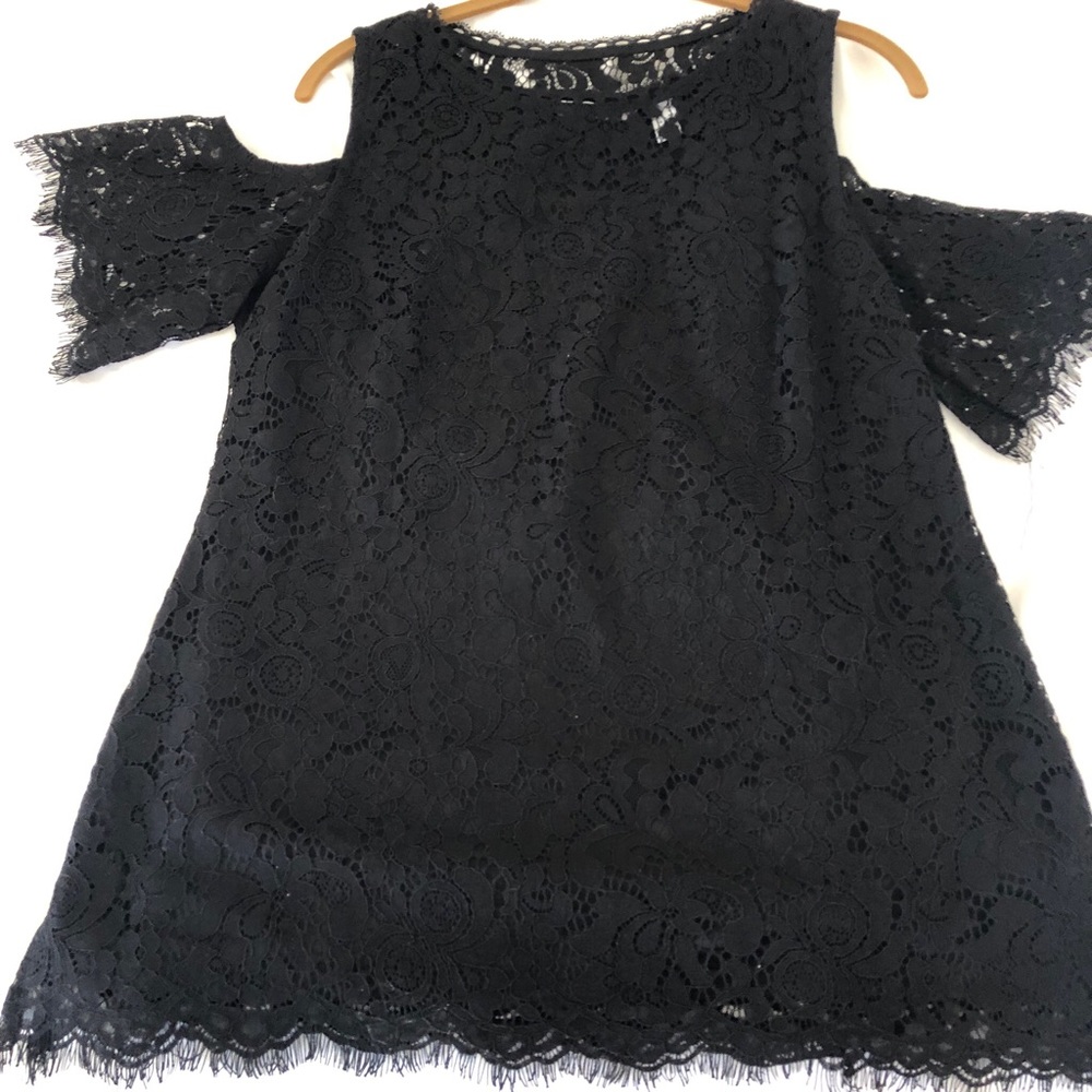 🔥NWOT🔥Isaac Mizrahi Live! Cold Shoulder Lace Top